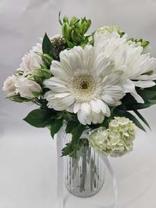 Products: White Posy with vase
