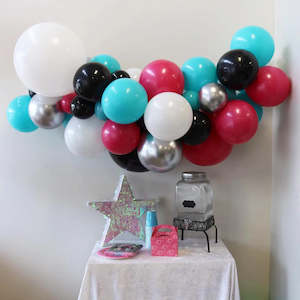 50s Party: TikTok Balloon Garland by Pop Balloons