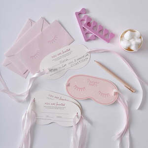 Themed Invitations: Ginger Ray Eye Mask Shaped Pamper Party Invitations - 5 Pkt