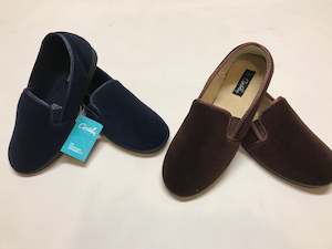Footwear: Grosby Slipper
