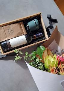 best gift basket: Morning to evening gift box + Bouquet