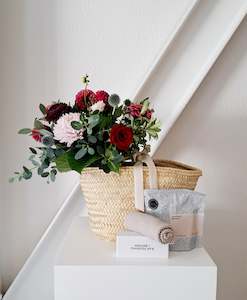 Gift Baskets Nz: Valentine's Day gift basket | petite