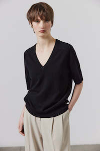 Cashmere: LAING Jasper Cashmere V Neck  - Black SzS