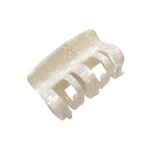 Hair Styling: CLAW CLIP: Buttermilk Bella in Classic Pearl