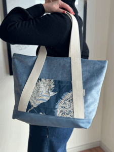 Products: B&B City Tote - I'll be loving blue - Burlap & Bright
