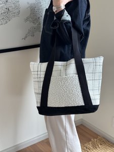 Products: B&B City Tote - Cream Queen II - Burlap & Bright