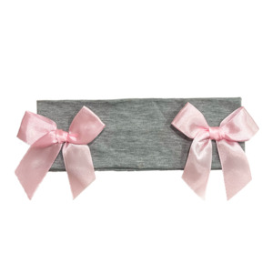 Bow Me a Kiss in Cosy