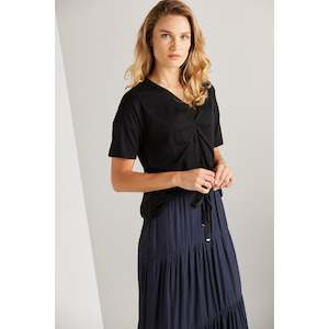 Lania: Manilla top black