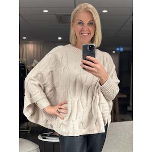 Knitwear: cable poncho rice