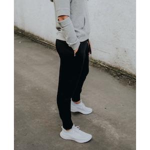 Moke: Violet Jogger black