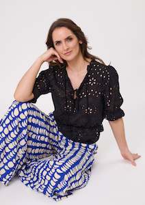 Lemon Tree: Milana lace top black