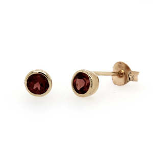 Earrings: 9ct Yellow Gold Garnet Round Rub Over Studs #19373
