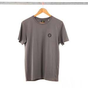 Accessories: Banner T-shirt SS - Rough Cut