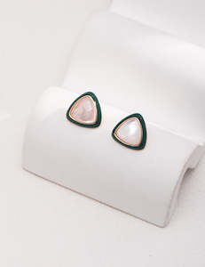 Jewlery: Pearl green drip glaze earrings