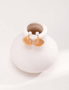 Jewlery: Pure Silver Shell Pearl Earrings