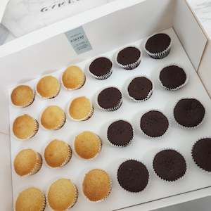 Cake Decorators Corner Plain Cakes: Plain cupcakes (mini size)