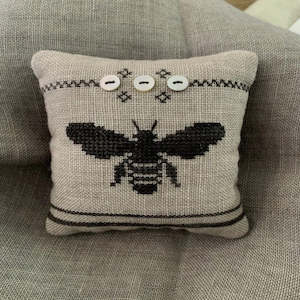 Kiwi Stitch Cross Stitch Chart Bee Cushion