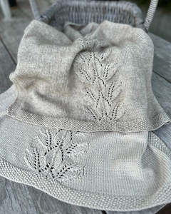 Kiwi Knit And Stitch Patterns: Kiwi Knit Pattern Autumn Leaves Blanket