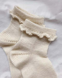 PetiteKnit T0101-EN Ruffle Socks