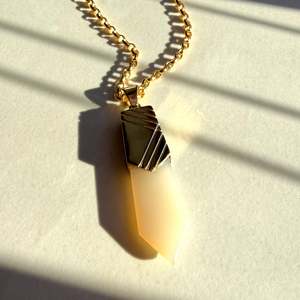 9ct Yellow Gold White Agate Pendant