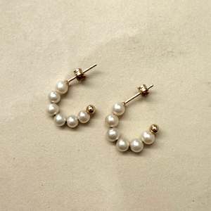 Earrings: 9ct Yellow Gold White Freshwater Pearl Open Hoop Earrings