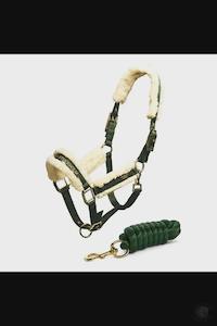 Equestrian Stockholm 1: Equestrian Stockholm Fur halter and lead rope Forest Green