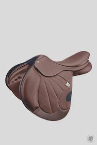 Saddle Sale On Now: SALE BATES VICTRIX JUMP SADDLE BROWN 44CM