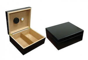The Chalet desktop humidor in Black finish (~25-50 count)