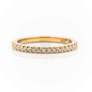 Wedding Rings Auckland: Shared claw 18ct yellow gold diamond wedding ring