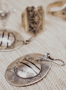 Earrings: TE RA earrings