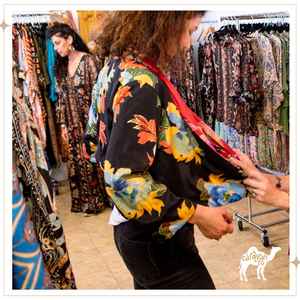 Kimonos: VIVA Reversible jacket - Tropical Bloom (Black/Red)
