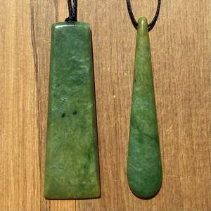 Marsden Flower Jade & Roimata Pendant Set