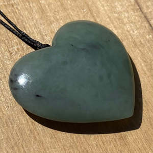 Pounamu Heart Pendants: Inanga Greenstone Heart - Medium