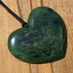 Kawakawa Greenstone Heart Pendant - Small