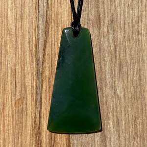 Kahurangi: Kahurangi Greenstone Pendant