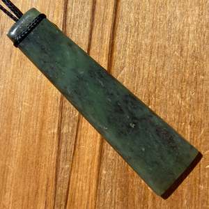 Kawakawa Pounamu Toki Pendant