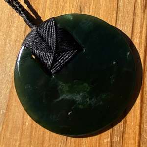 Pounamu Pendants: Kawakawa Pounamu Porohita Disc Pendant - Extra Large