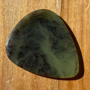 Kawakawa: Pounamu Guitar Pick - Kawakawa
