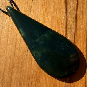 Kawakawa Greenstone Roimata Pendant