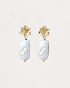 Pearls: Flora Earrings - Gold