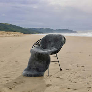 DECOR: SHEEPSKIN RUG