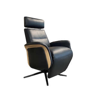 Recliners: SPACE 5100 RECLINER INTEGRATED TUXEDO OAK