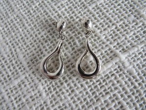 Products: Infinity Twist Silver Drop Earrings - Exudy Art for Living