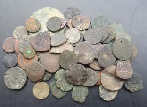 Bulk Uncleaned Discount Items: #Lot59A# 90 Uncleaned Islamic Bronze & Copper coins from 661-1850 AD