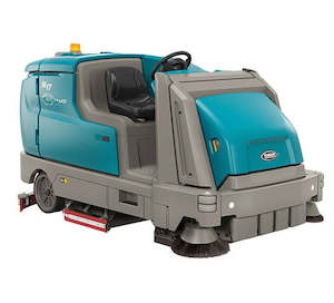 Ride On Battery Scrubber: TENNANT M17 BATTERY RIDEON SWEEPER-SCRUBBER