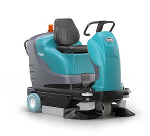 Ride On Battery Sweeper: TENNANT S680 BATTERY RIDE ON SWEEPER