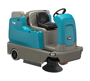 Ride On Battery Sweeper: TENNANT S16 BATTERY RIDE ON SWEEPER