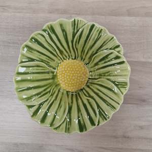 Home Living: Maria Flor Cosmos Bowl | Green | Bordallo Pinheiro