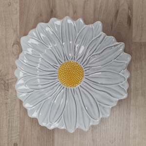 Bordallo Pinheiro: Maria Flor Daisy Plate | Bordallo Pinheiro