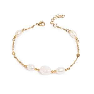 Lifestyle: Gold Bracelet with Pearls | A&C